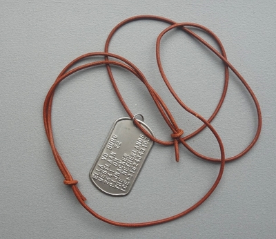 Dogtag met leren ketting